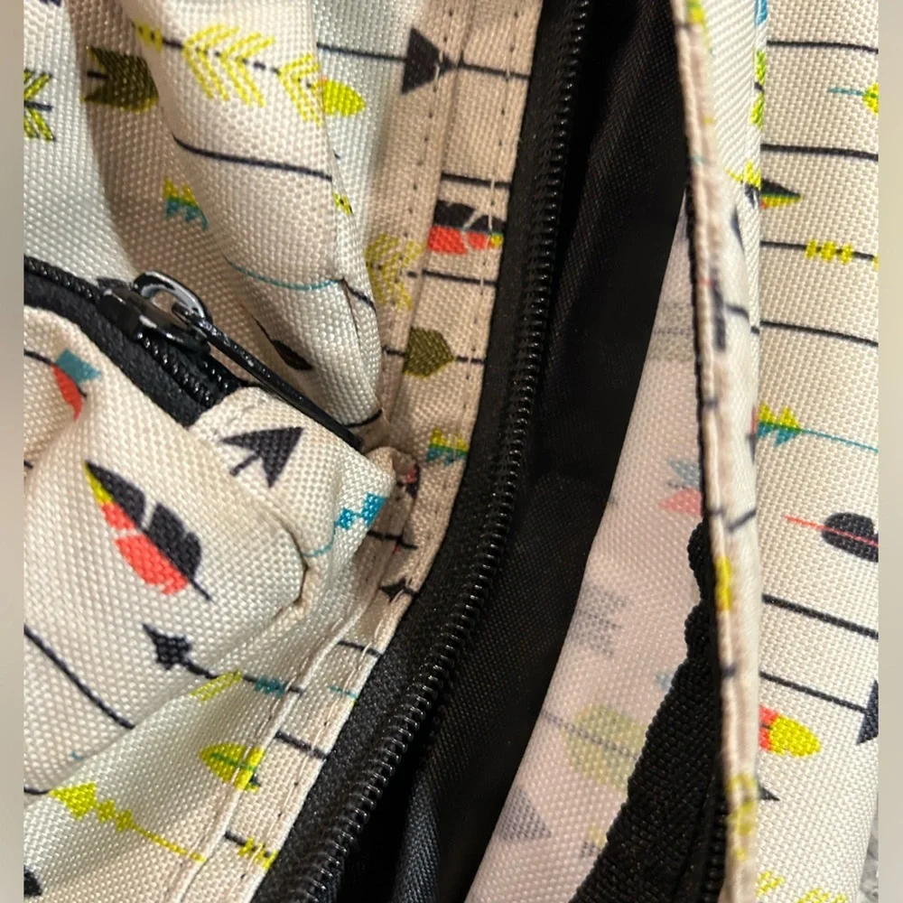 KAVU Rope Sling Arrow Dynamic BAG MESSENGER CROSSBODY Limited  Lg
